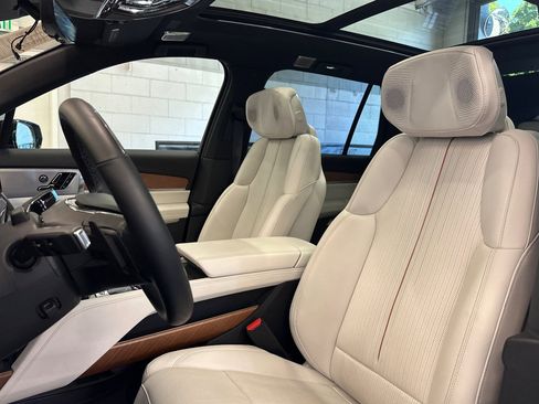 Used 2026 Cadillac Vistiq Luxury image 6