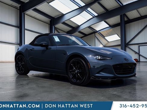 Used 2021 MAZDA MX-5 Miata Club RWD image 25