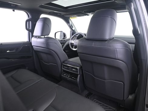 Used 2026 Lexus LX 700h Luxury AWD/4WD image 18