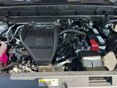 Certified 2025 Toyota Highlander LE AWD/4WD image 37