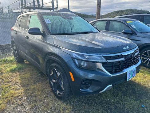 Used 2025 Kia Seltos S image 2