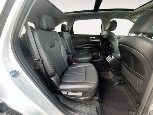 Used 2023 Kia Sorento SX image 11
