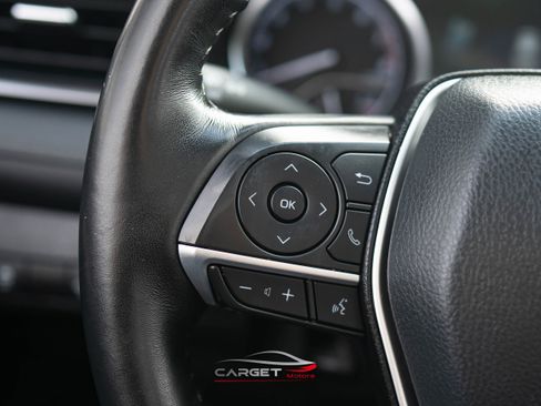 Used 2021 Toyota Camry XLE image 23