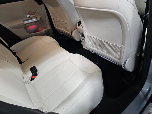 Used 2025 Mercedes-Benz GLA 250 image 12