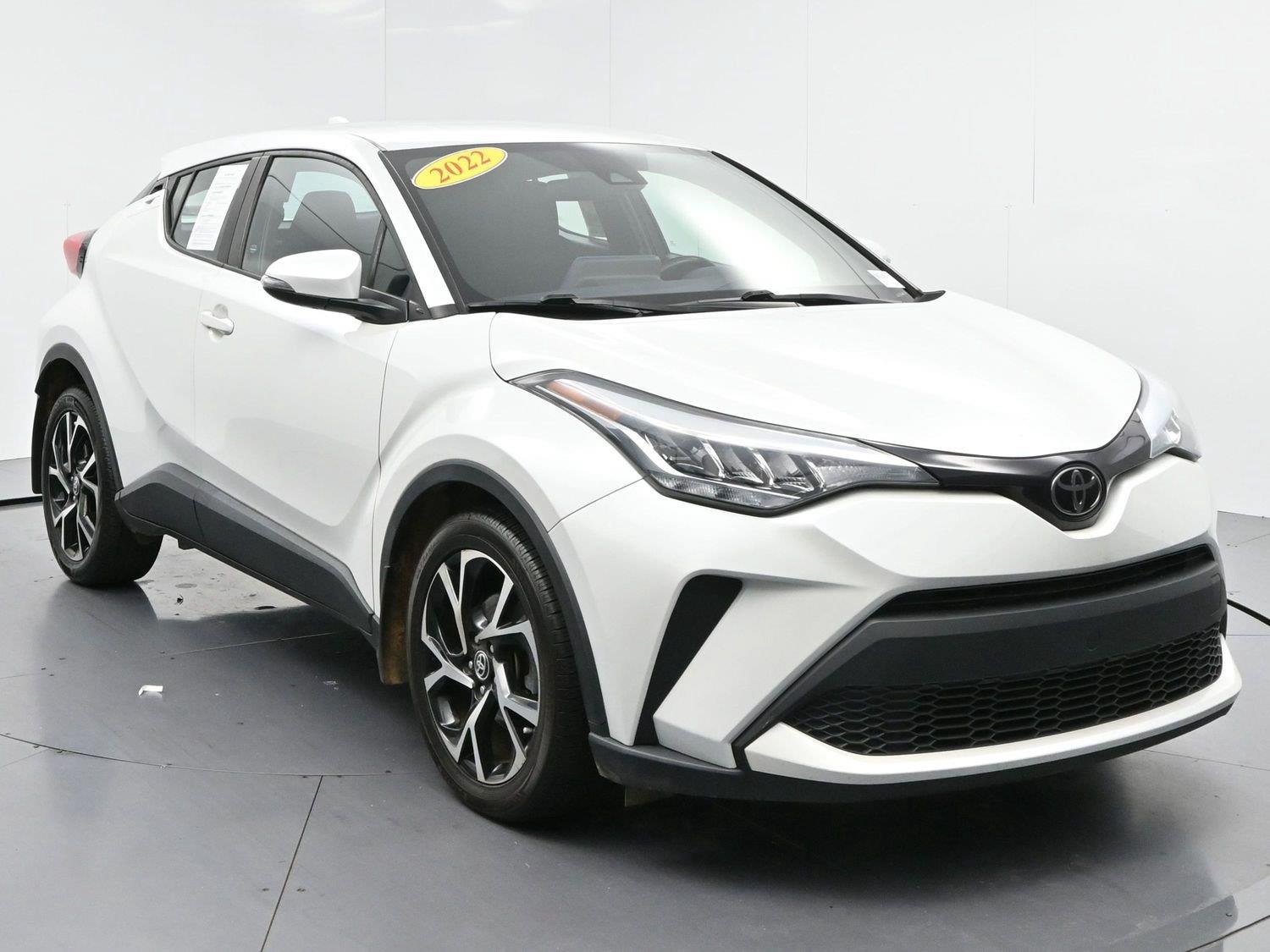 Used 2022 Toyota C-HR XLE FWD image 2
