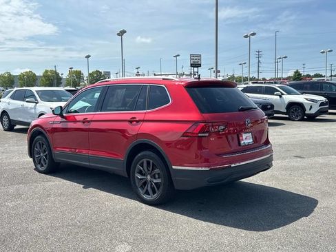 Used 2023 Volkswagen Tiguan SE AWD/4WD image 6