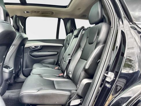 Used 2021 Volvo XC90 T5 Momentum w/ Protection Package Premier FWD image 4
