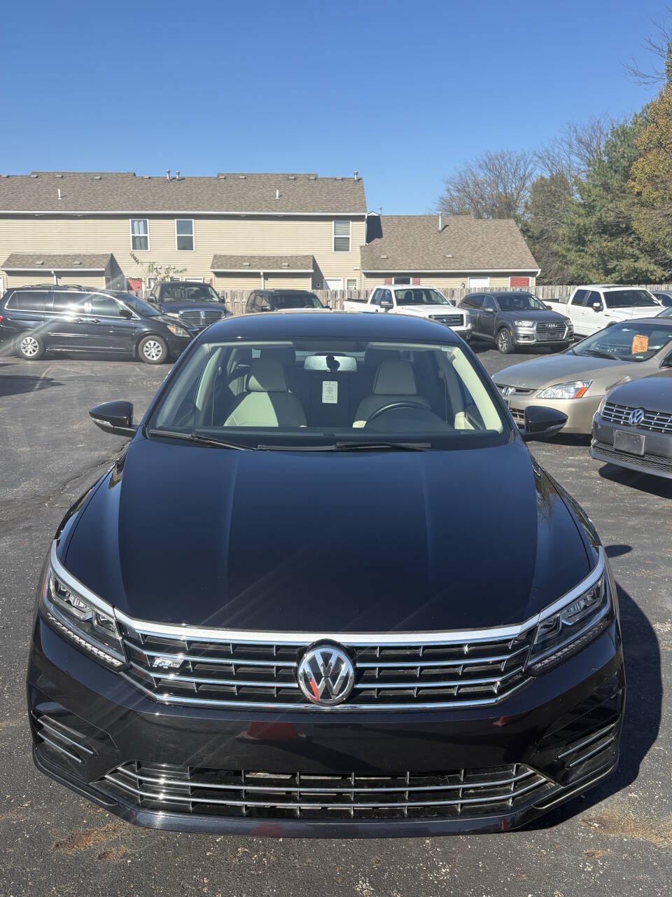 Used 2017 Volkswagen Passat 1.8T R-Line w/ R-Line Lighting Package FWD image 3