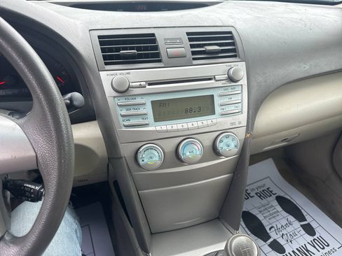 Used 2009 Toyota Camry LE FWD image 11