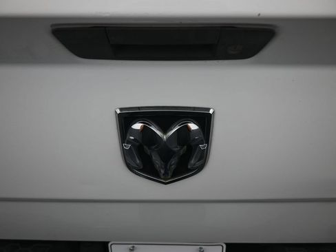 Used 2017 RAM 1500 Classic SLT RWD image 10