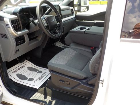 Used 2023 Ford F250 XLT AWD/4WD image 11