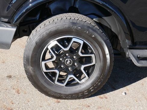 Used 2024 Ford Bronco Outer Banks image 12