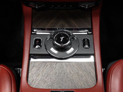 Used 2014 Rolls-Royce Wraith image 30