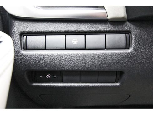 Used 2023 Nissan Rogue SV image 17