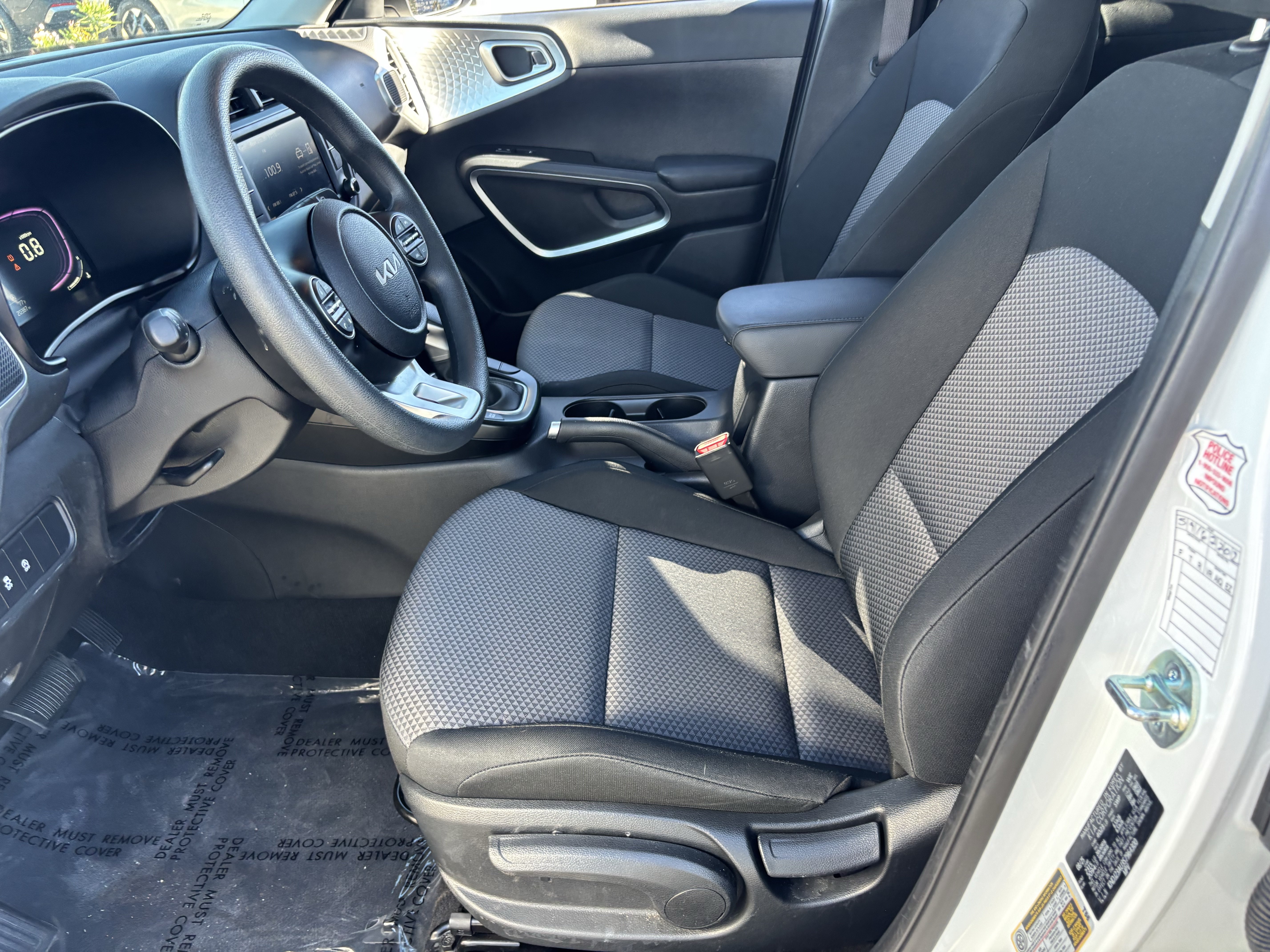 Certified 2025 Kia Soul LX w/ LX Technology Package FWD image 17