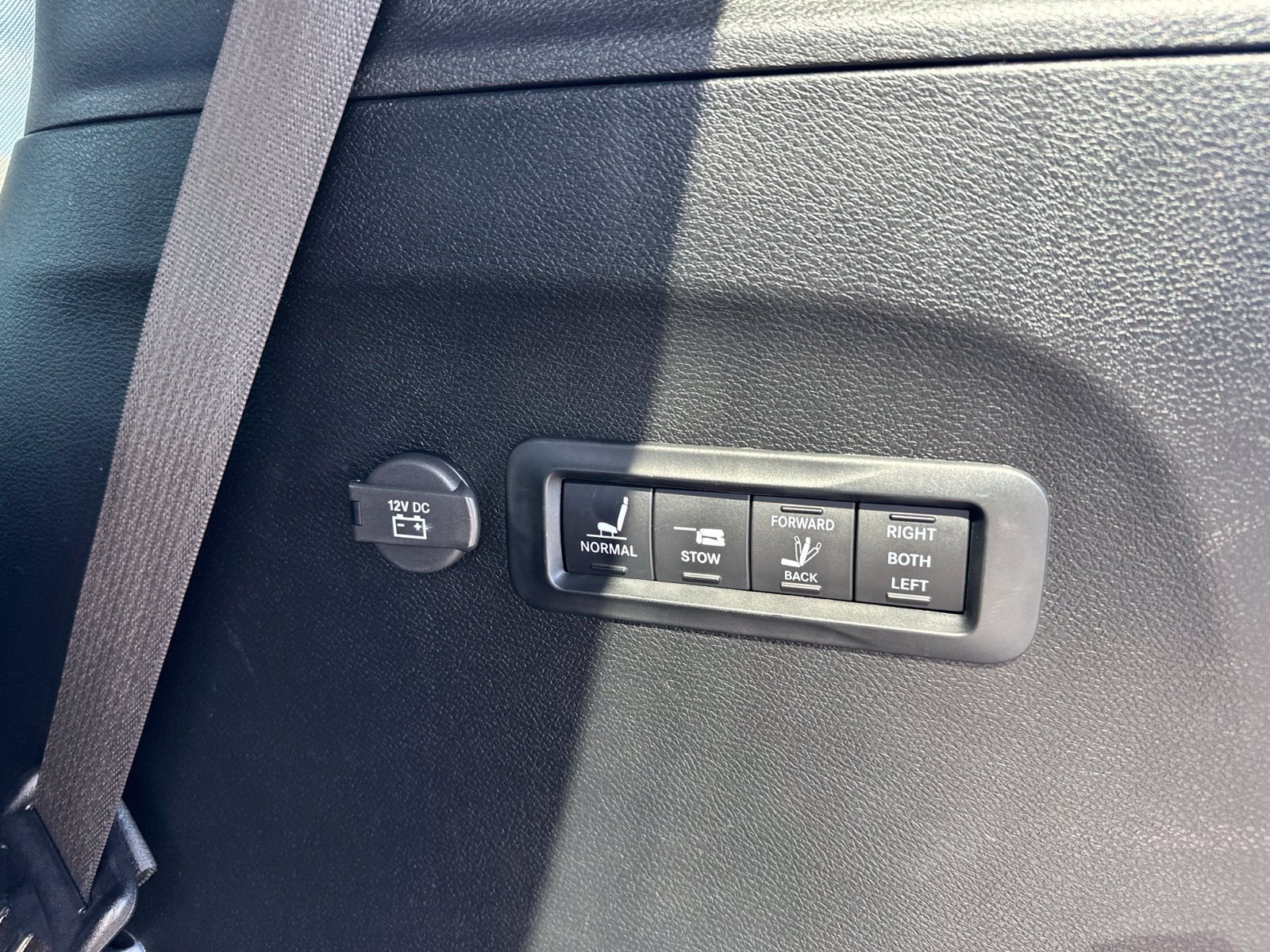 Used 2019 Chrysler Pacifica Limited FWD image 34