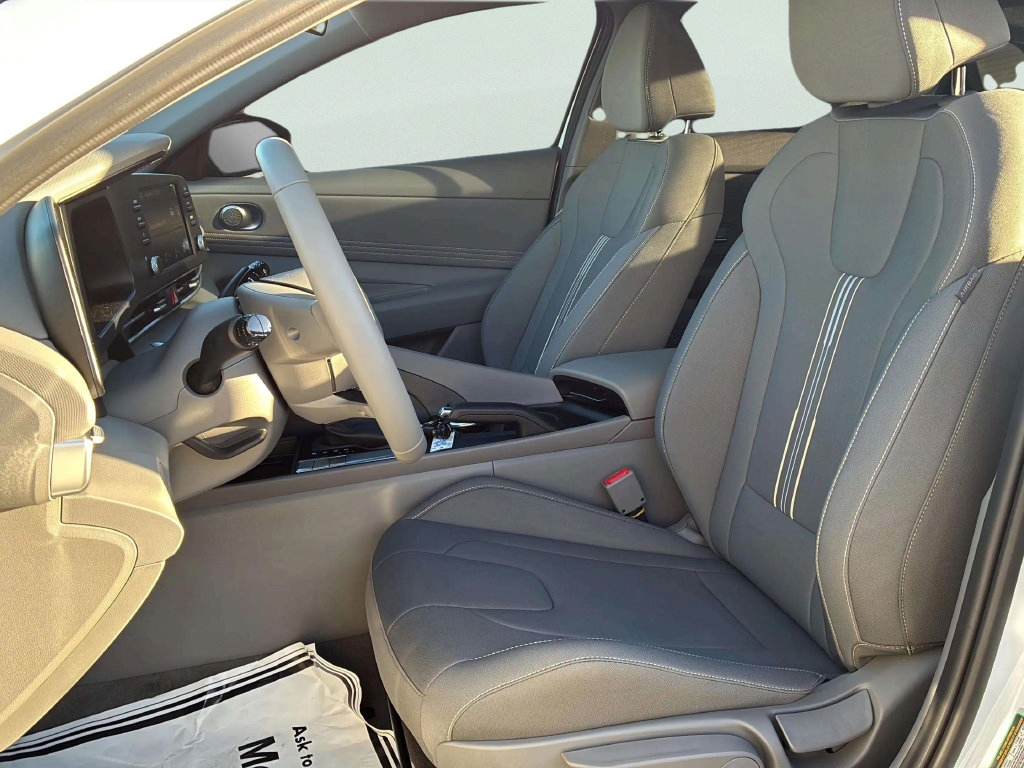 Used 2025 Hyundai Elantra Sport FWD image 13