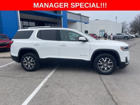 Used 2023 GMC Acadia SLE w/ Driver Convenience Package FWD image 2