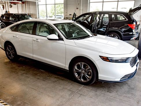 Used 2023 Honda Accord EX image 15