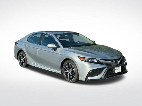 Used 2023 Toyota Camry SE FWD image 9