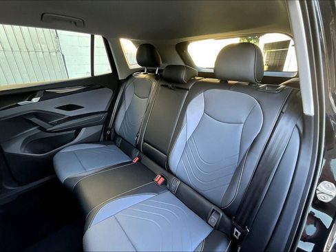 New 2025 Volkswagen Tiguan SE image 19