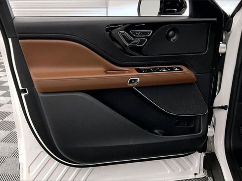 Used 2023 Lincoln Aviator Reserve w/ Elements Package Plus image 17