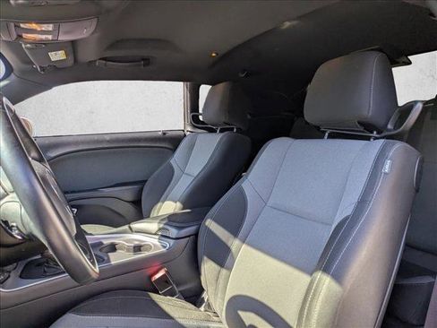 Used 2015 Dodge Challenger SXT image 11