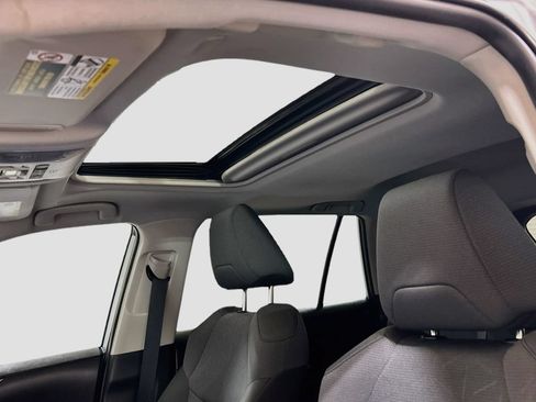 Used 2025 Toyota RAV4 XLE FWD image 18