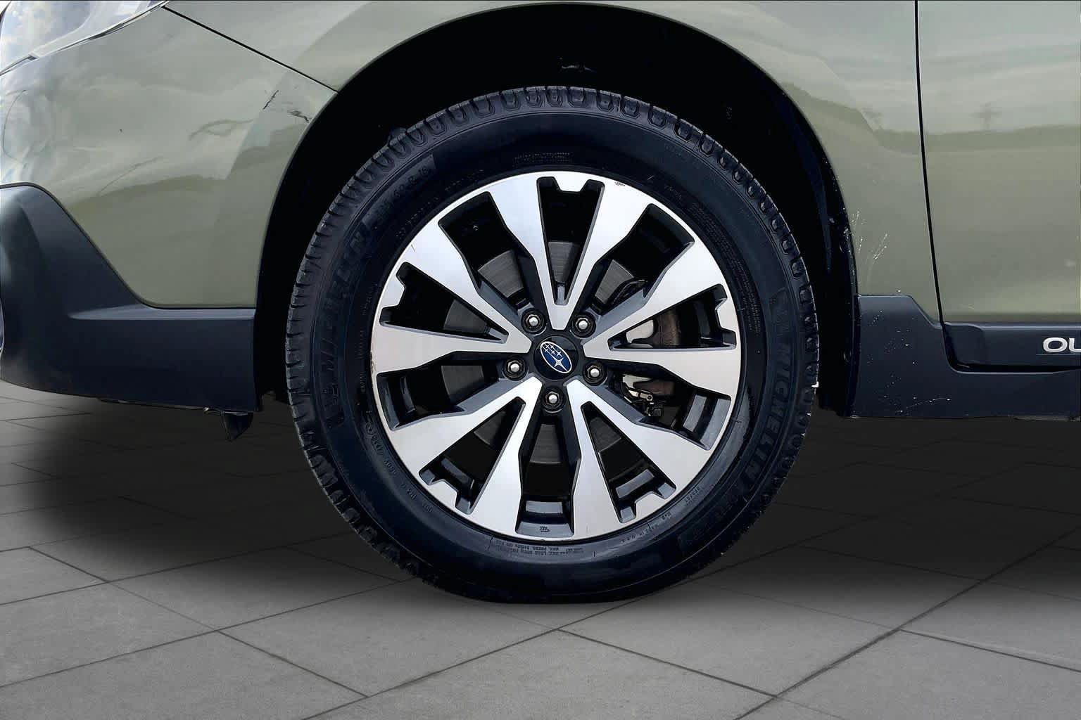 Used 2017 Subaru Outback 2.5i Limited AWD/4WD image 11