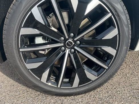 New 2026 Volvo XC90 T8 Plus w/ Protection Package Premier image 36