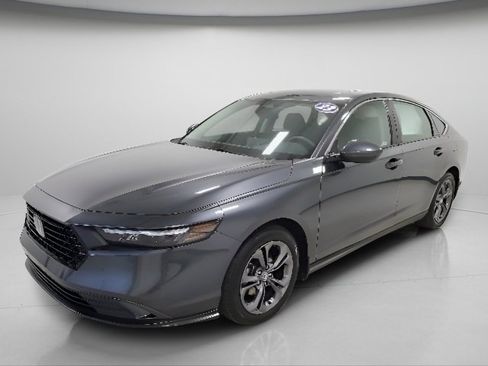 Certified 2023 Honda Accord EX image 3