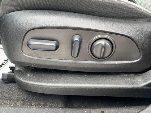 Used 2023 Chevrolet Equinox LT image 19