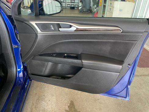Used 2014 Ford Fusion SE w/ Equipment Group 202A FWD image 18