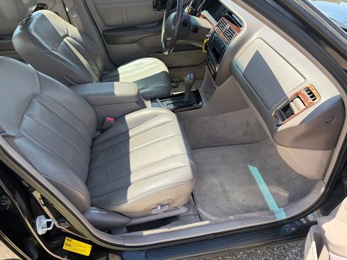 Used 1999 Toyota Avalon XLS FWD image 11