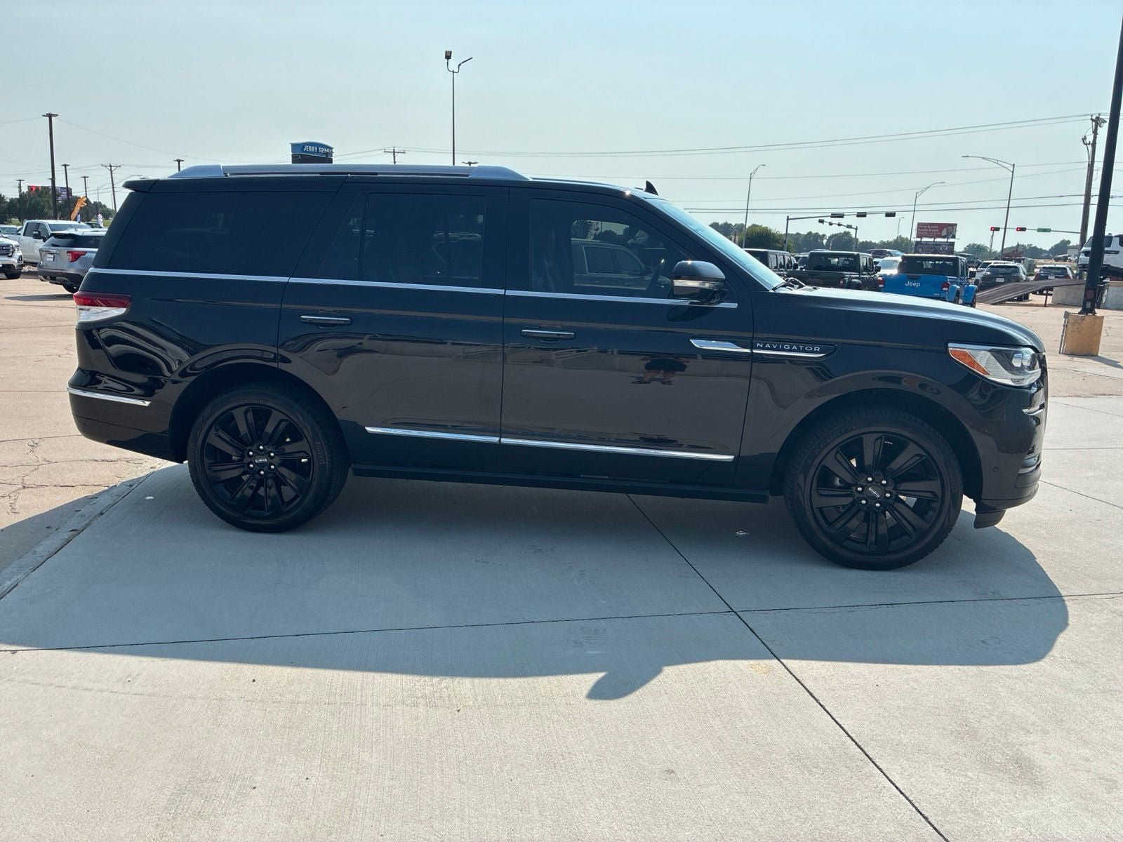 Used 2024 Lincoln Navigator Reserve AWD/4WD image 9