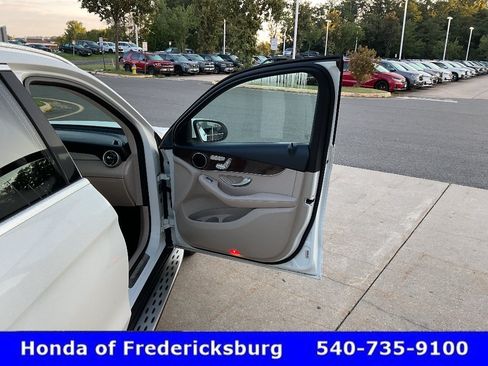 Used 2018 Mercedes-Benz GLC 300 4MATIC image 22