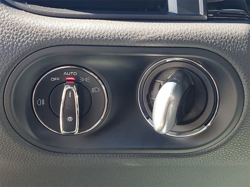 Used 2025 Porsche Macan image 38