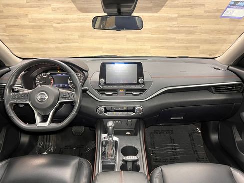 Used 2022 Nissan Altima 2.5 SR FWD image 2