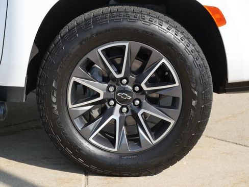 Used 2022 Chevrolet Tahoe Z71 w/ Luxury Package AWD/4WD image 9