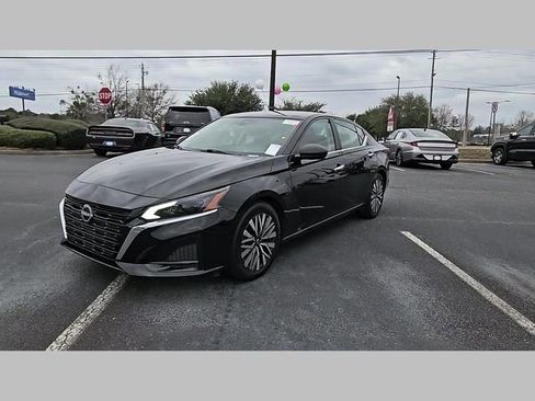 Used 2024 Nissan Altima 2.5 SV image 21