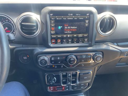 Used 2021 Jeep Wrangler Unlimited Rubicon AWD/4WD image 14