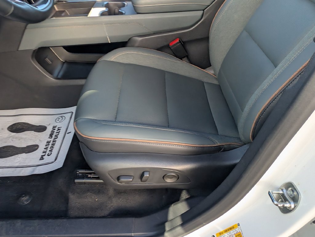 Used 2025 GMC Acadia AT4 w/ LPO, Floor Liner Package AWD/4WD image 18