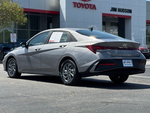 Used 2024 Hyundai Elantra SEL FWD image 9