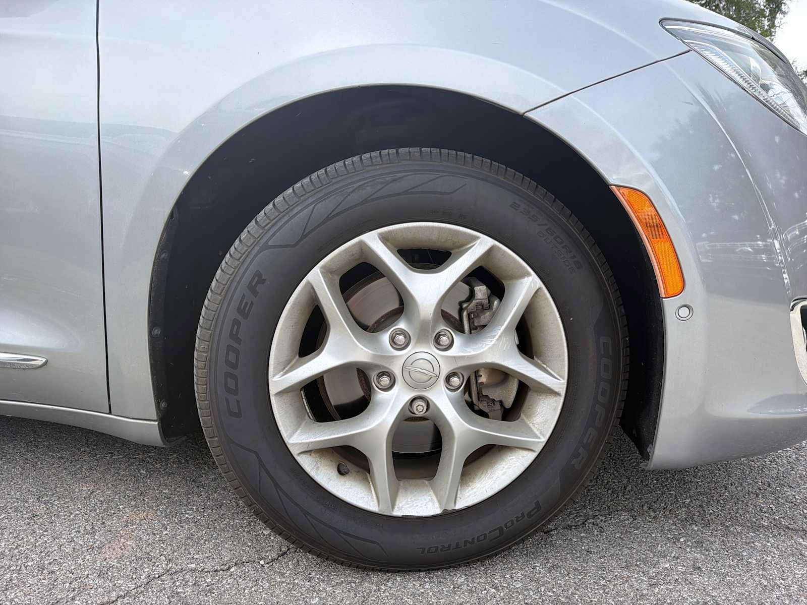 Used 2018 Chrysler Pacifica Touring-L Plus w/ Advanced Safetytec Group FWD image 11