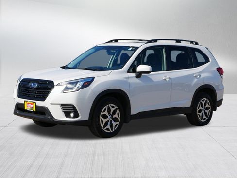Used 2024 Subaru Forester Premium image 3