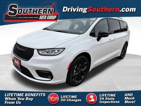 New 2026 Chrysler Pacifica Select w/ S Appearance Package image 1