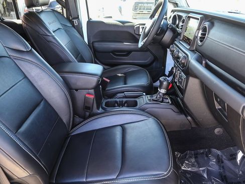 Used 2023 Jeep Wrangler Unlimited Sahara image 17