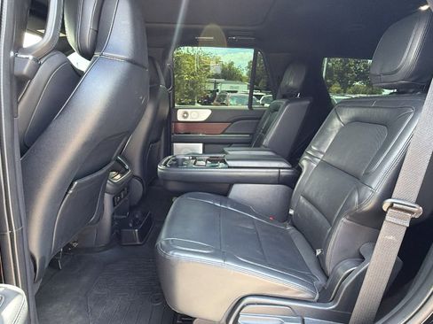 Used 2022 Lincoln Navigator Reserve AWD/4WD image 15