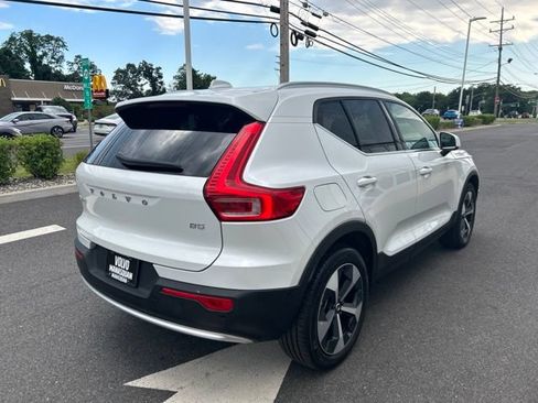 Certified 2025 Volvo XC40 B5 Plus AWD/4WD image 5
