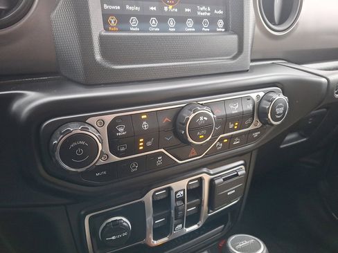 Used 2022 Jeep Gladiator Willys image 29